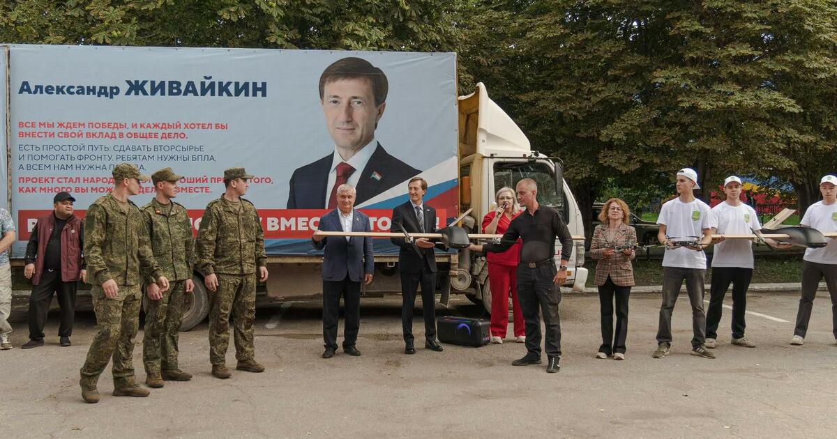 «За Россию, за Волгу!»: в Самаре передали дроны на передовую На территории универсального спортивного компле...