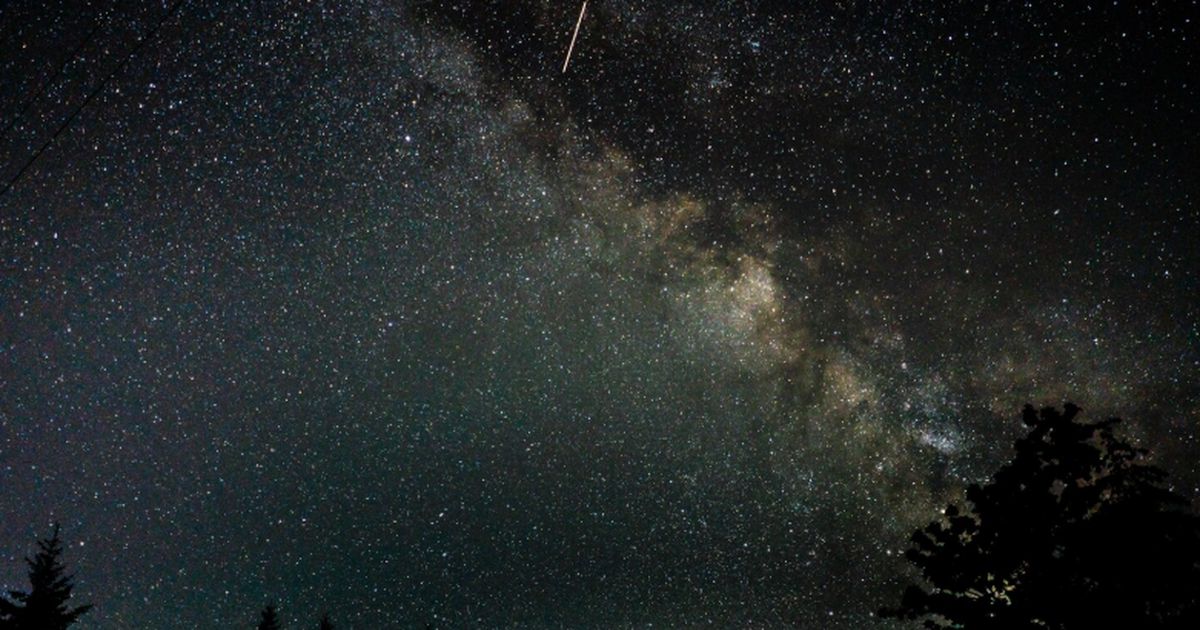 Самый мощный звездопад 2025 года осветил небо над регионами России В ночь с 13 на 14 декабря жители разных регионо...