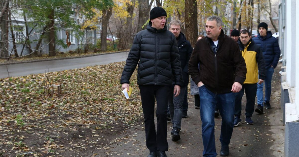 Глава Самары Иван Носков осмотрел дворы Октябрь...