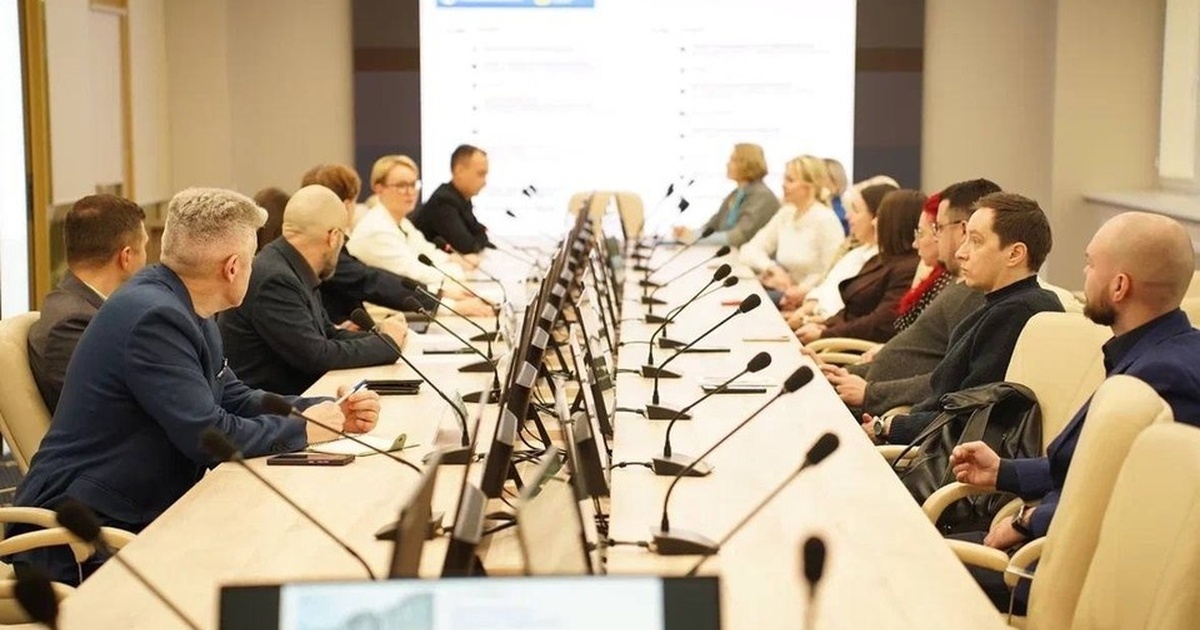 Программу организовала АНО «Институт региональн...