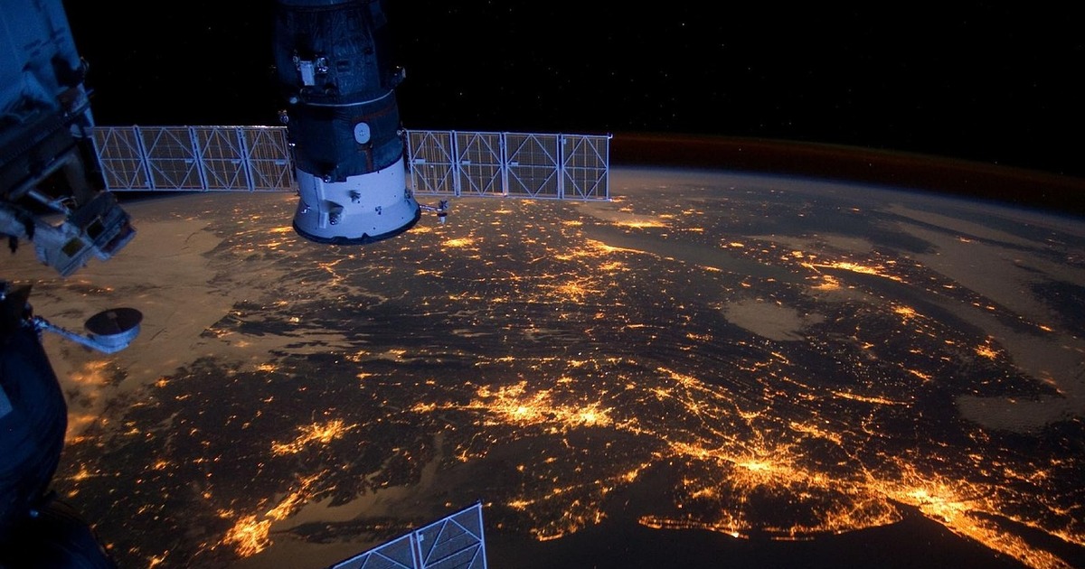 Илон Маск предложил регулировать солнечный свет орбитальными спутниками Свое предложение предприниматель опубликовал на...