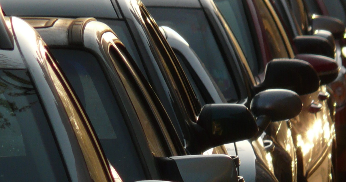 Быстрый спад цены делает такие автомобили менее...