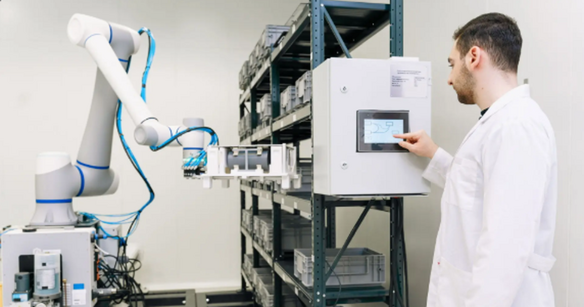 Он отметил вклад самарских ученых в науку и тех...