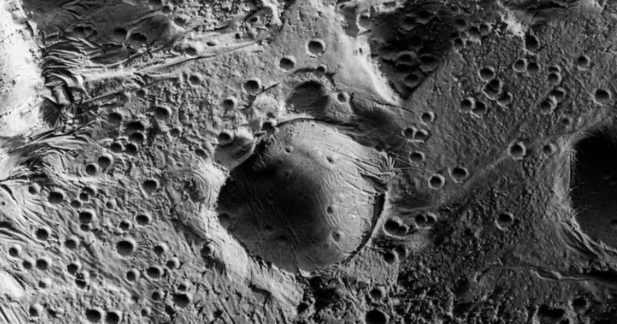 Учёные изучили три околополярных кратера Луны в поисках следов воды Российско-китайская группа изучила кратеры Шомб...