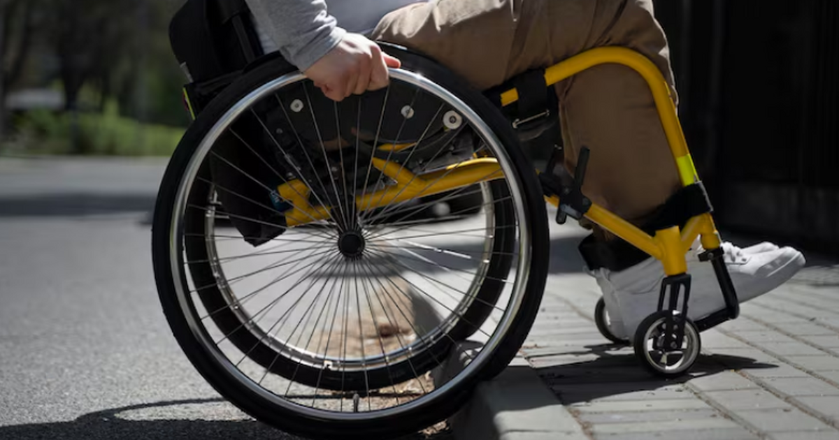 В России разработали нейроколяску с функцией вертикализации для инвалидов Ученые создали роботизированную инвалидную коля...