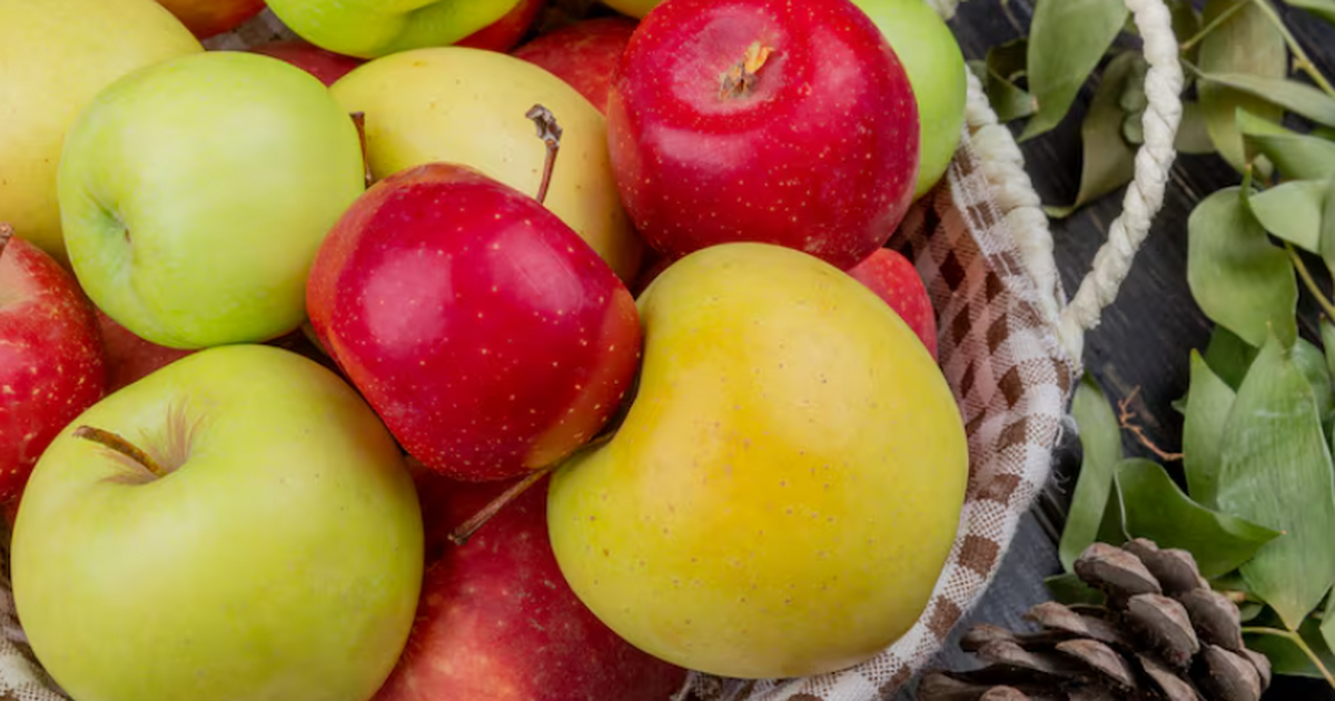 Учёные: кверцетин в яблоках и луке замедляет старение и снижает риск болезней Кверцетин, содержащийся в яблоках, луке, каперс...