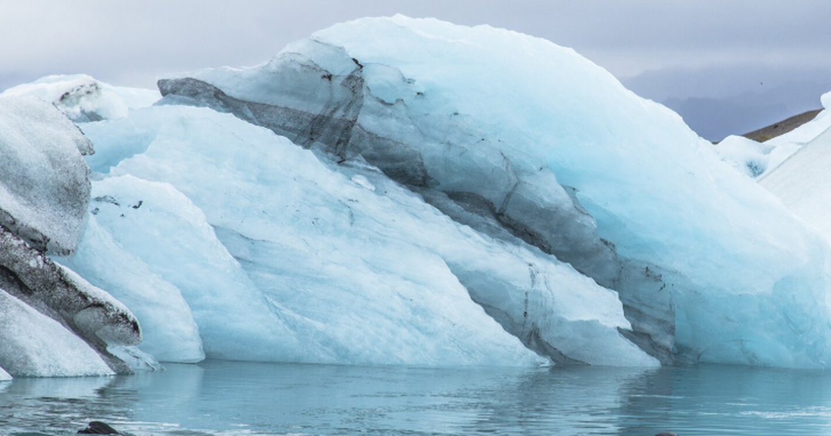 С 1979 года площадь арктического морского льда ...
