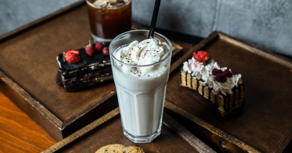 Роспотребнадзор: популярные молочные коктейли опасны из‑за избытка сахара Регулярное употребление популярных молочных кок...