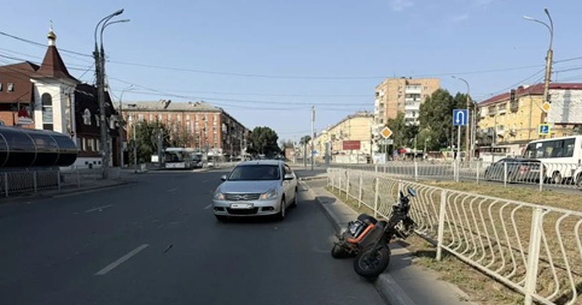 В Самаре Nissan Almera столкнулся с СИМ при развороте Пострадавшего водителя средства индивидуальной ...