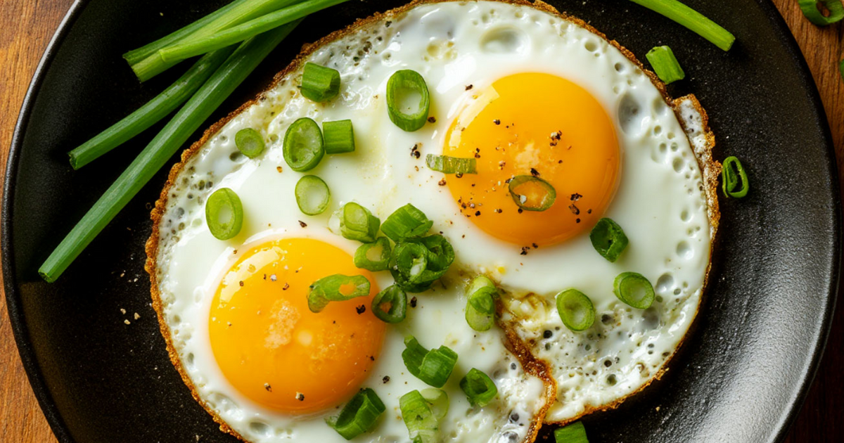 Яичница на воде: простой способ сделать идеальн...