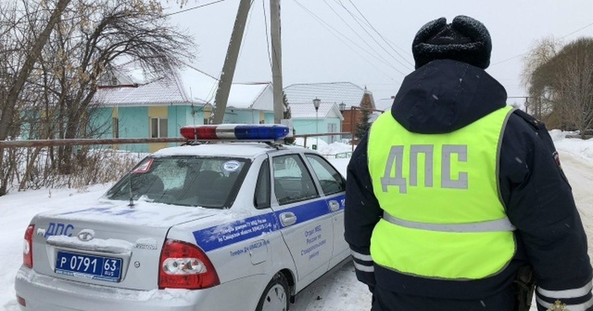В Самарской области задержан иностранный водитель за попытку подкупа полиции 30-летний водитель предложил полицейскому взятк...
