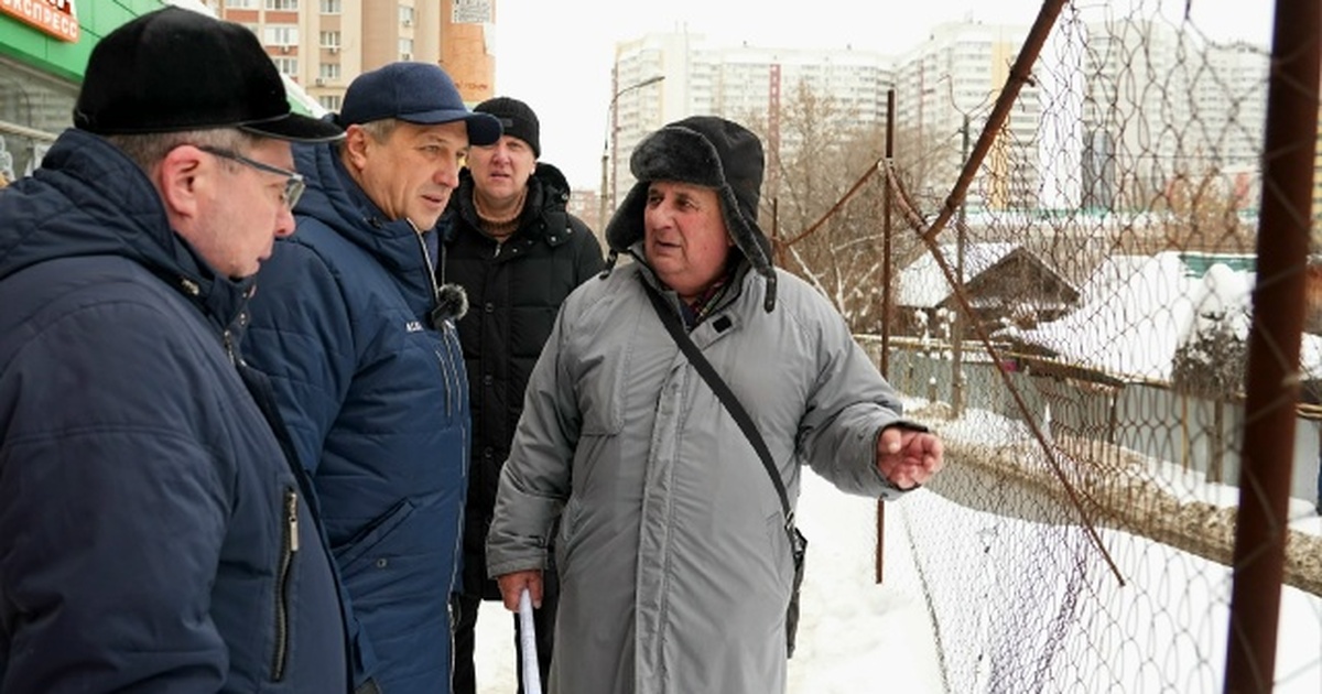 В сутки работают более 400 единиц спецтехники и...