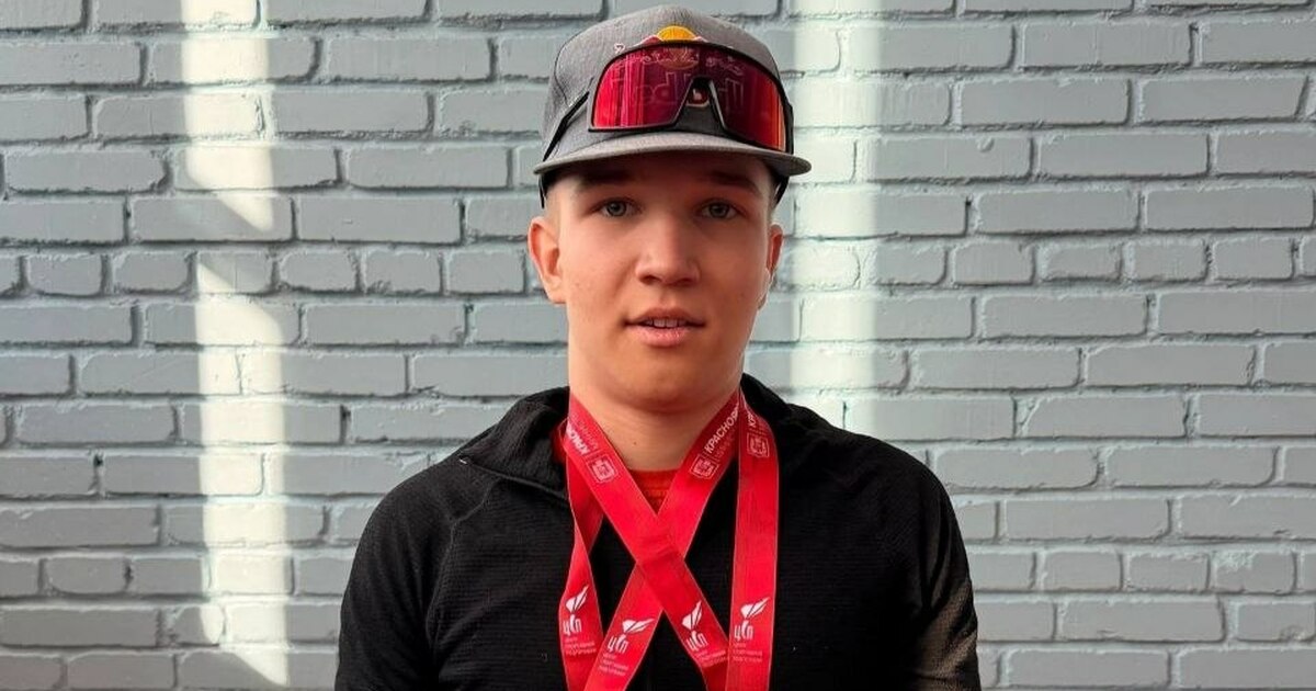 Тольяттинец Александр Рожков выиграл Кубок Федерации горнолыжного спорта России В категории юношей до 16 лет Рожков показал луч...