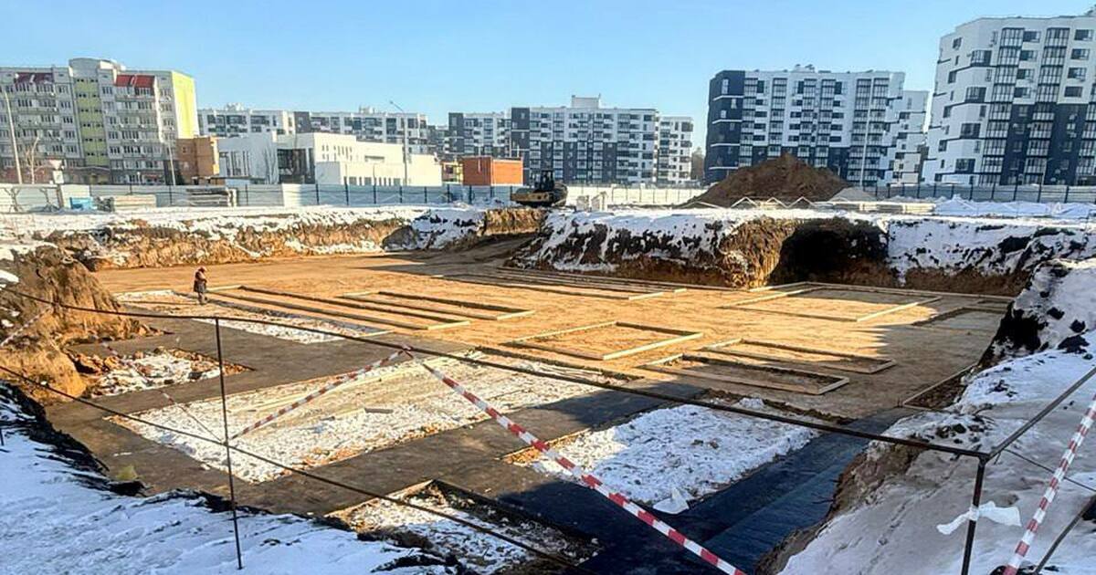 Александр Фомин посетил стройплощадку на улице ...