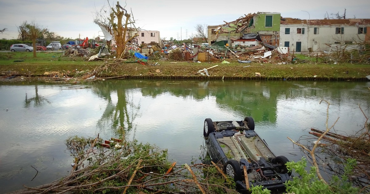 Пострадали не менее 10 человек
