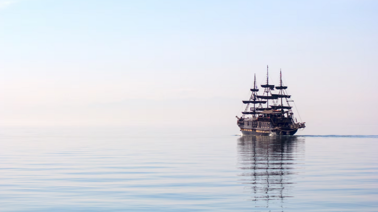 Над Азовским морем заметили фата-моргану: «корабли» парили в воздухе В станице Голубицкой (Краснодарский край) сняли...