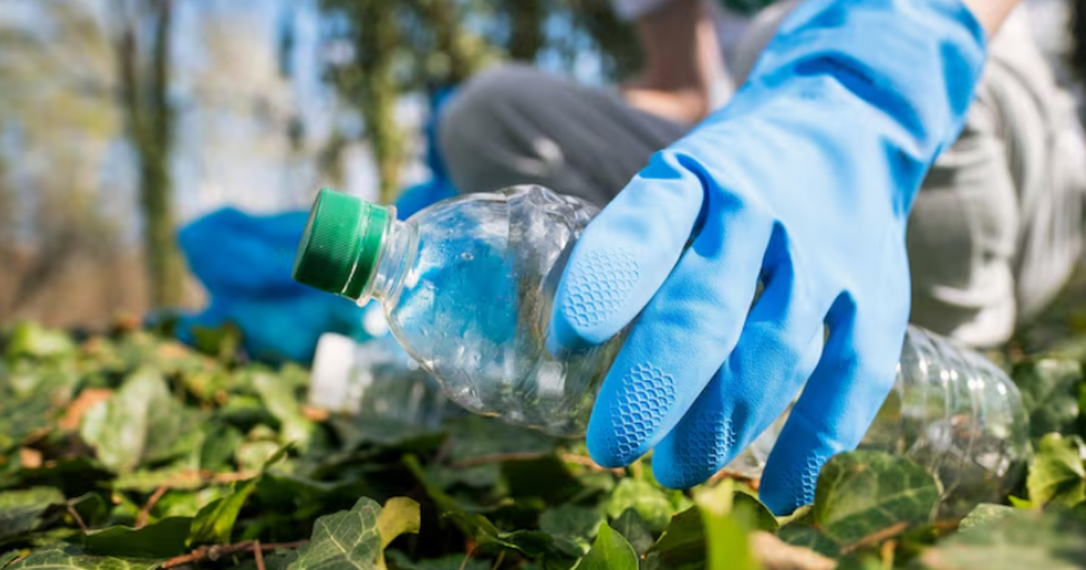 Учёные создали пластик, который может исчезнуть по команде Химики разработали новый тип пластика, способно...