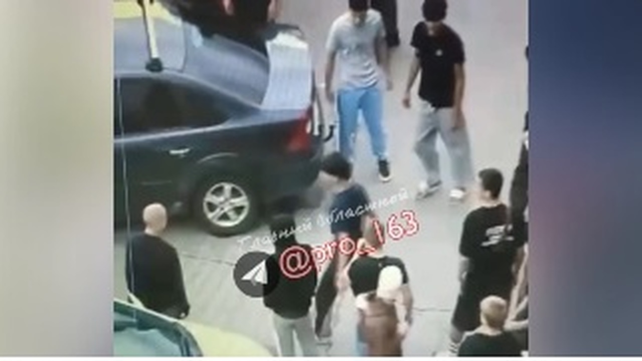 В Тольятти по факту нападения на подростков 20 июня возбуждено уголовное дело В Сети появилось видео о нападении группы мужчи...