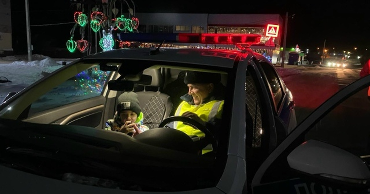 Полицейские исполнили мечту шестилетнего Матвея