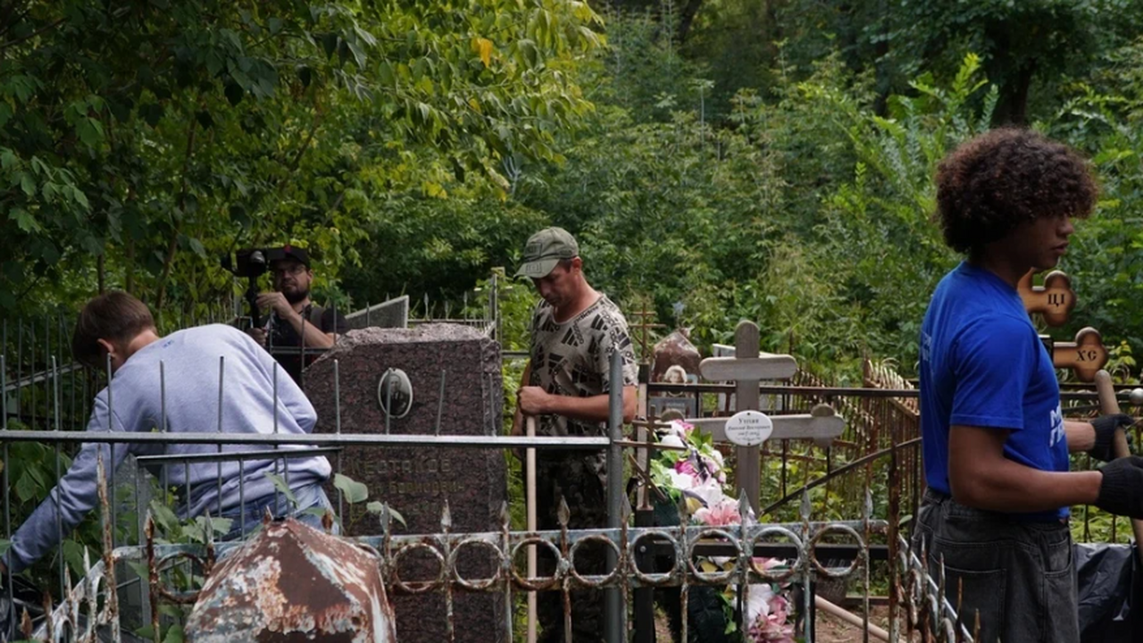 Акция в честь Победы: в Самаре почтили память героя Второй Мировой войны Волонтеры привели в порядок захоронение Степана...