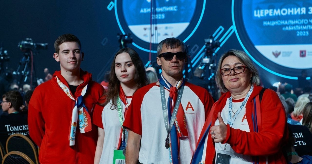 Студенты Тольяттинского медколледжа стали призерами "Абилимпикс" 2025 Они заняли вторые места в номинации "Массажист"