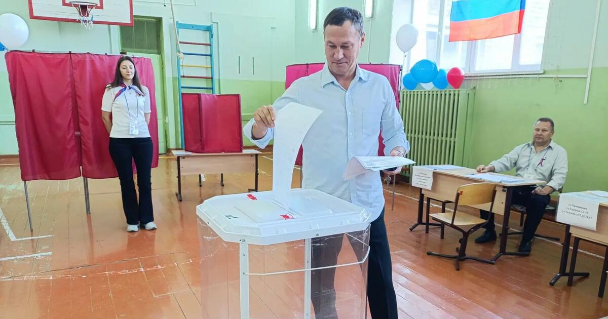 Олег Саитов стал первым избирателем на участке № 0907 в Жигулёвске Для Жигулёвска Олег Саитов — не просто титулова...