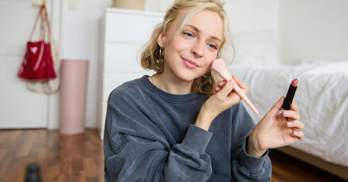 Верующих девушек призвали не покупать косметику с церковными символами Верующих женщин призвали не покупать косметику ...