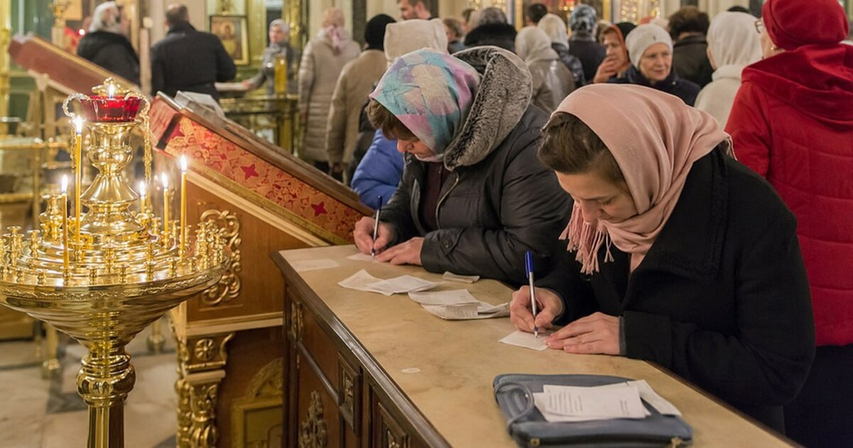 В РПЦ обсуждают, как правильно подавать записки и поминать усопших В РПЦ рассказали, как правильно подавать записк...