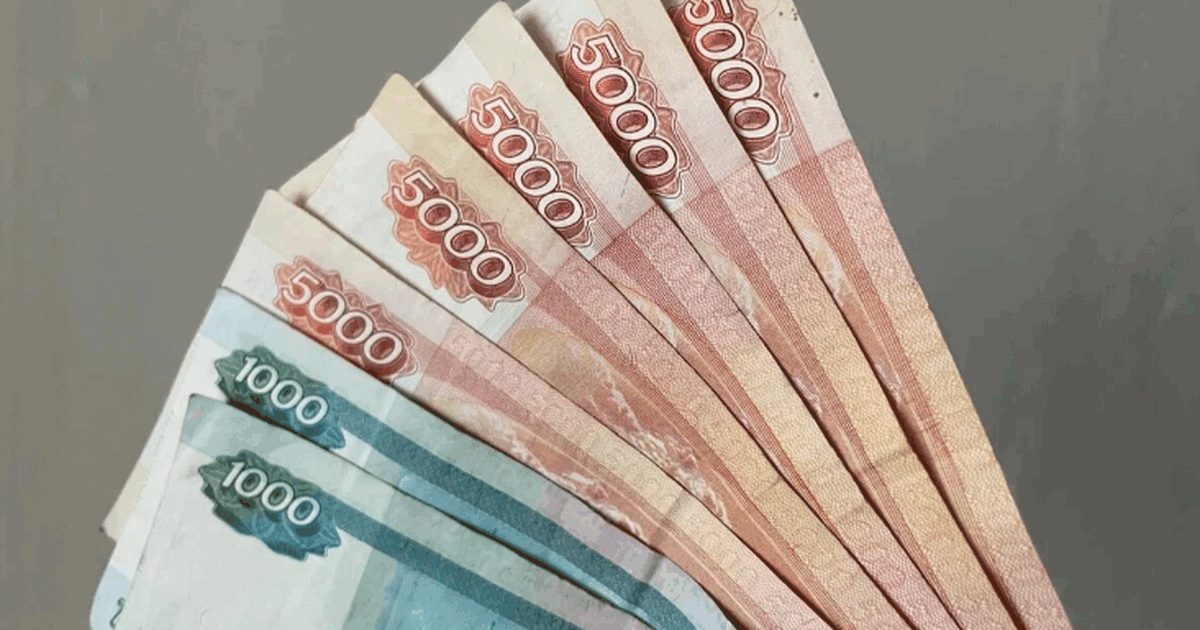 Россияне сняли 1,6 трлн рублей: что происходит ...