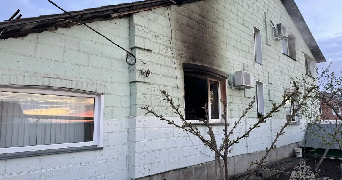 В Тольятти при пожаре в частном доме погиб мужчина 28 апреля К тушению привлекались 37 человек и 12 единиц т...