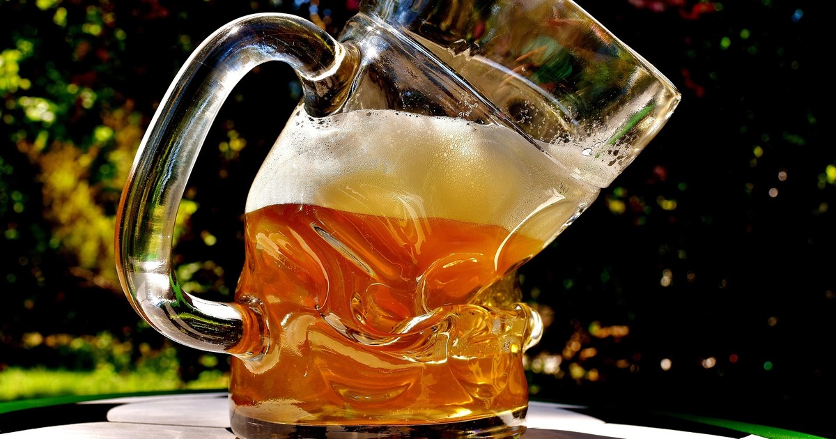 Врач Мясников предупредил: чрезмерное употребление пива может привести к смерти Пиво не задерживается в организме из-за низкого...