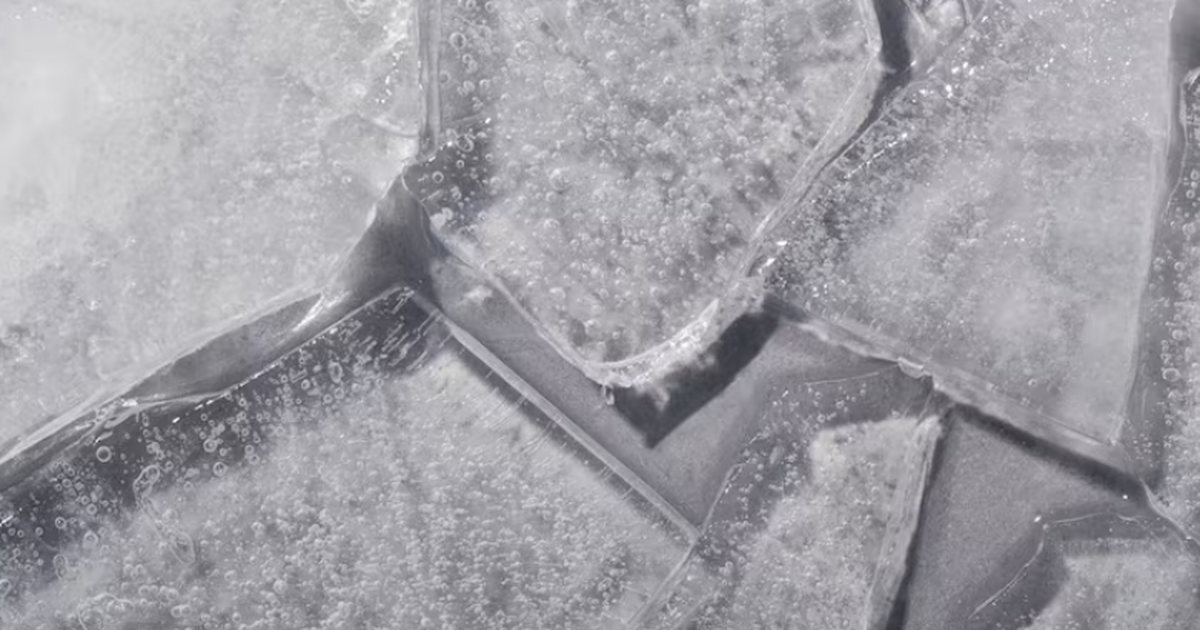 Новые данные с аппарата Juno показали, что ледя...