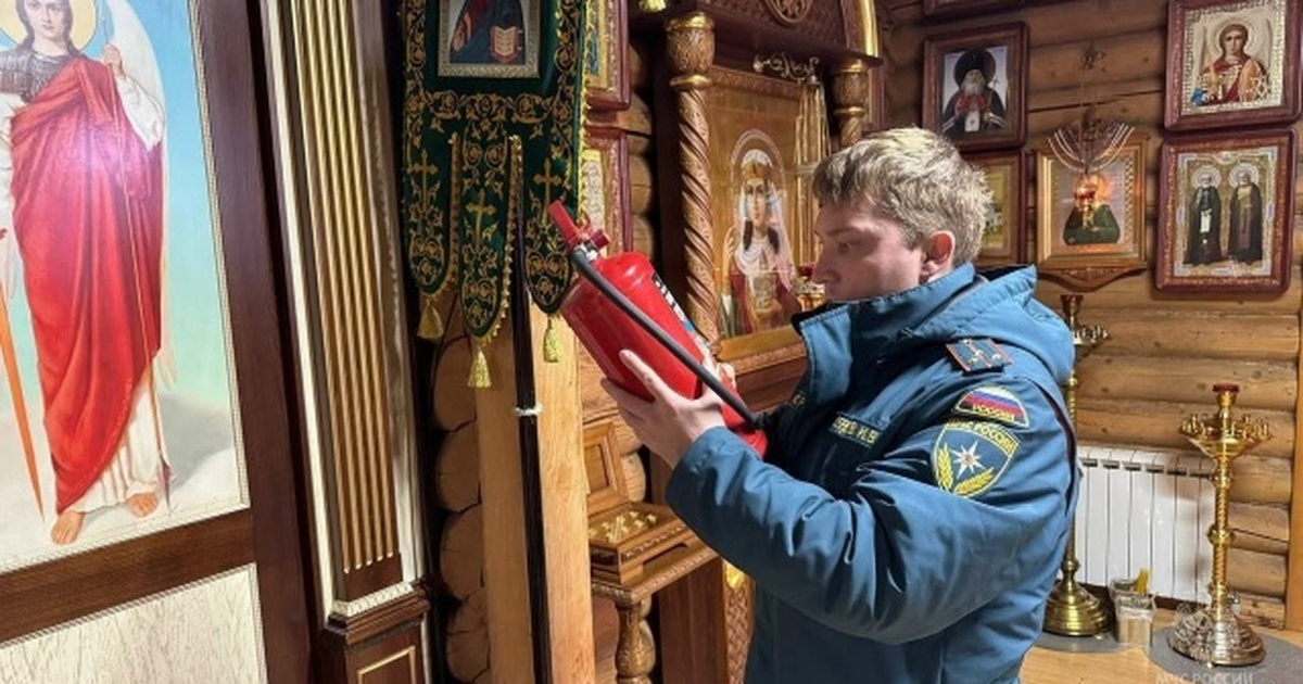 Сотрудники МЧС проверили состояние противопожар...