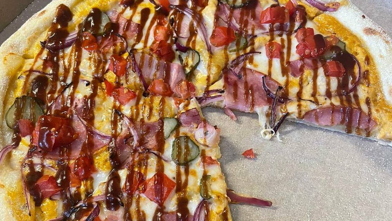 Вкуснейшая пицца без лишней муки: как приготовить основу хрустящей и сочной — тайна раскрыта Представьте себе безупречную пиццу: благоухающу...