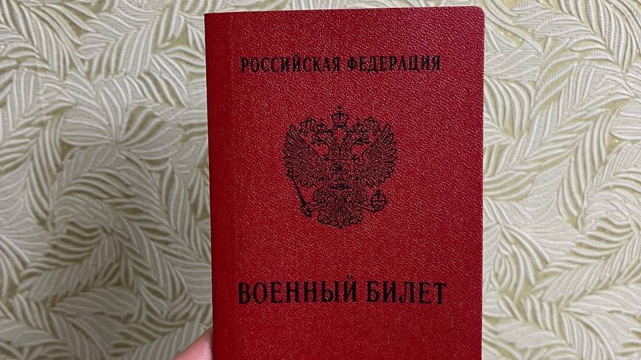 Охота на холостяков: в России неженатых мужчин предложили отправлять в армию Россиян, которые не предпринимают активных попы...