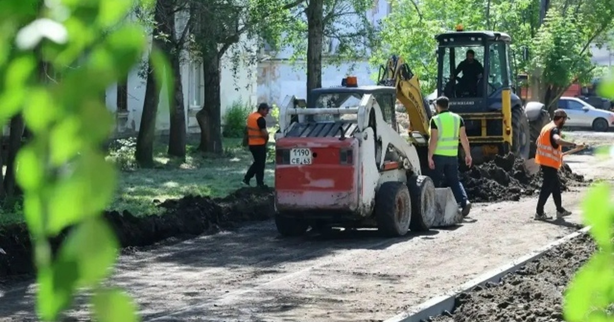 Одним из основных объектов стала улица Бакинска...