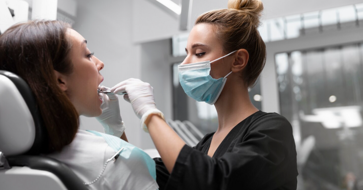 Инструменты стоматолога и плохо продезинфициров...