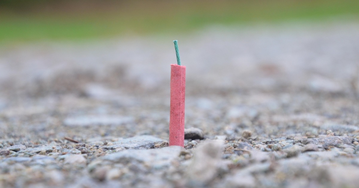 Житель Тольятти взорвал петарду в магазине после неудачной кражи коньяка Приговором суда ему назначены принудительные ра...