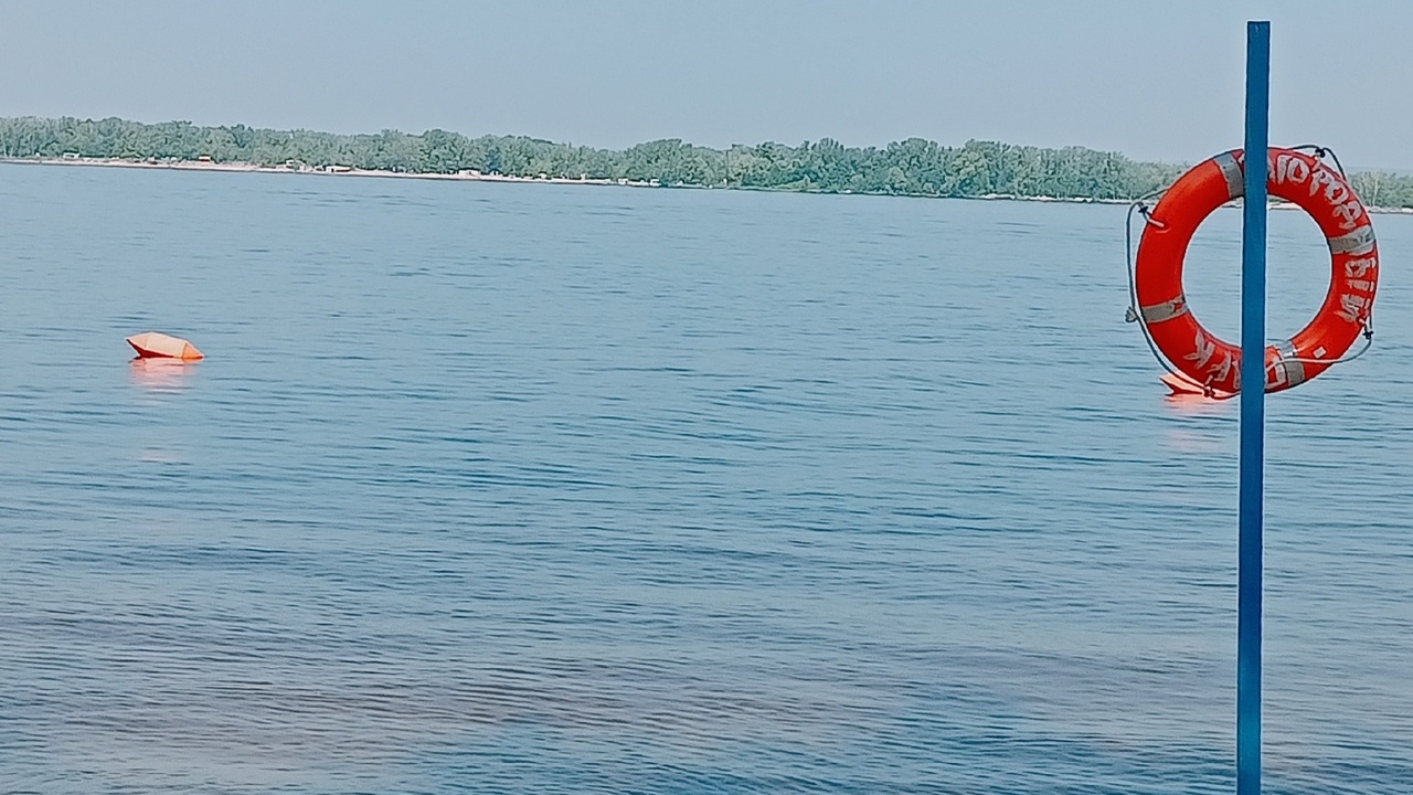 Власти Самары обещали разобраться с платными лежаками на городских пляжах Жители города высказали массовое недовольство п...