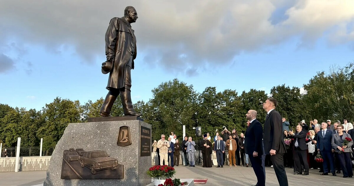 В Тольятти в честь 60-летия АВТОВАЗа открыли па...