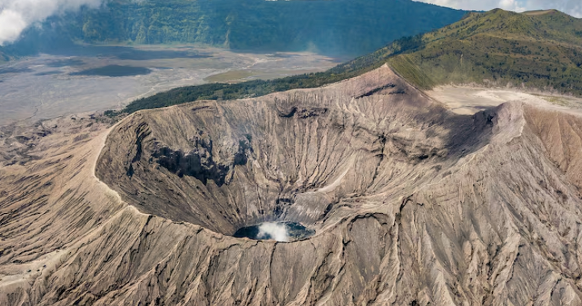 В Китае нашли крупнейший метеоритный кратер нынешней геологической эпохи На юге Китая обнаружен хорошо сохранившийся мет...