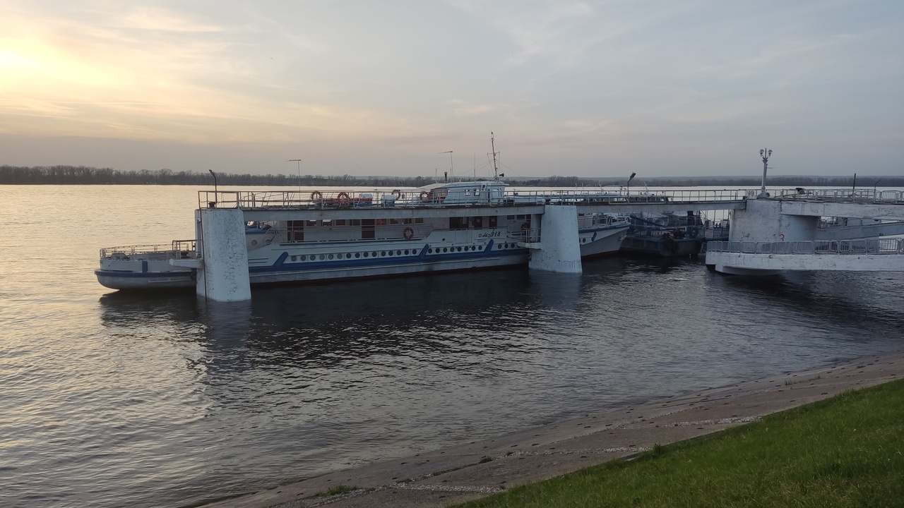 В городе приостановят движение парома: что нужно знать пассажирам В Самаре 12 мая будет приостановлено движение п...