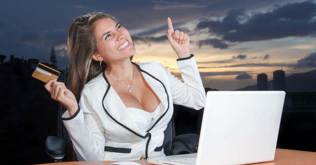 Большинство тратят на онлайн-покупки от 5% до 2...