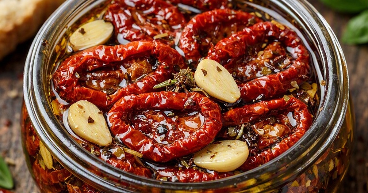 Вяленые томаты в масле по-домашнему: готовим закуску, которая в разы вкуснее магазинной Вяленые томаты в масле по-домашнему: как пригот...