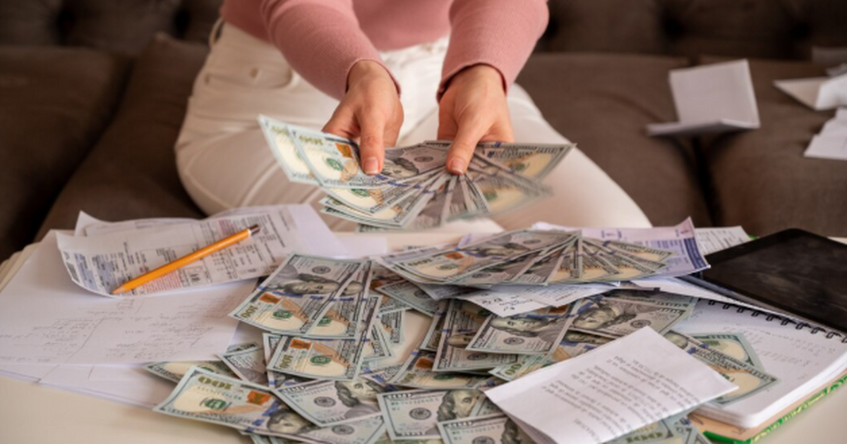 Новый год стартует с сюрпризов: Россиянам повысят большинство соцвыплат в 2026 году В 2026 году в России запланирована плановая инд...