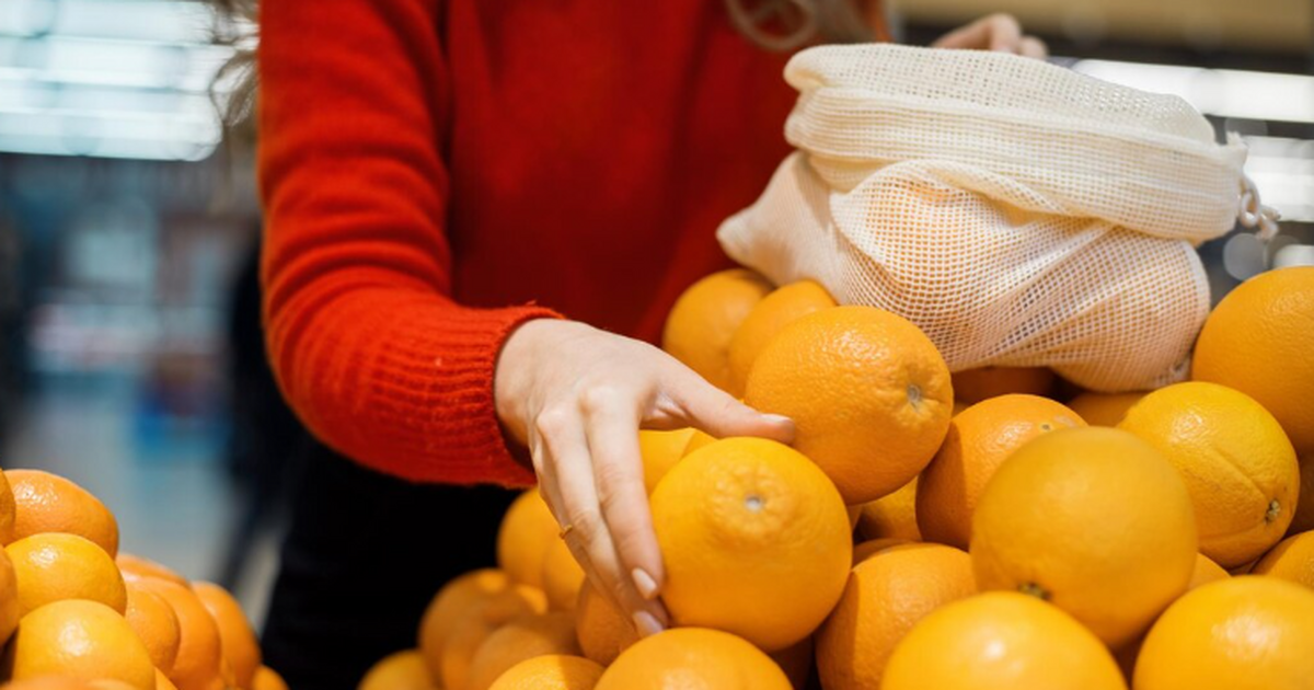 Положи корки лимона под ёлку и обалдеешь от аро...