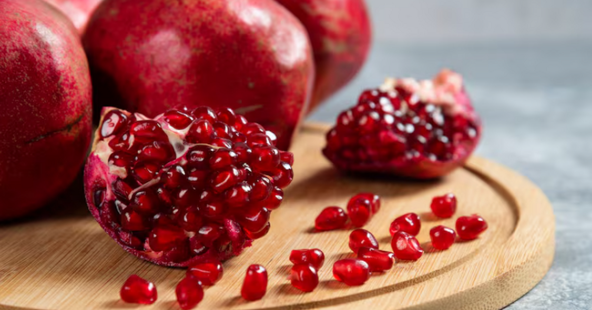 Ученые рассказали о пяти полезных свойствах граната для сердца и памяти Регулярное употребление гранатового сока ассоци...