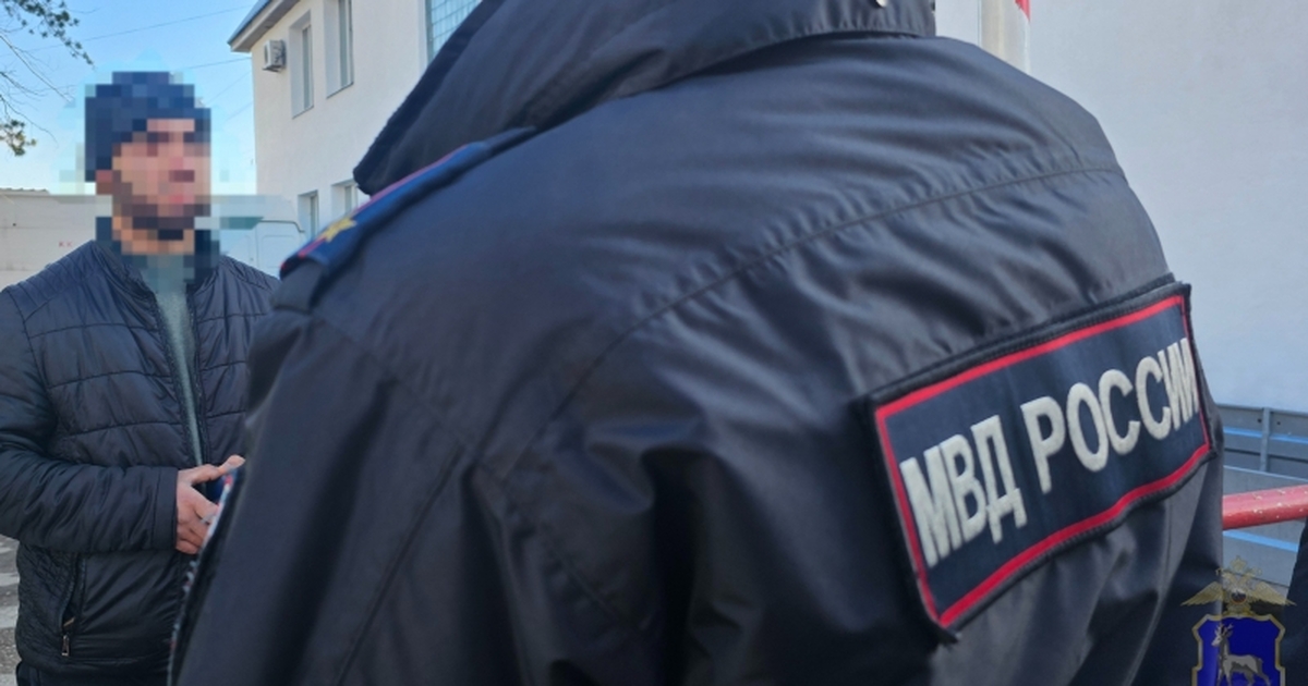 Обвиняемый признался, что продал телефон, а ден...