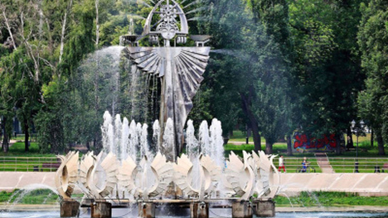 В Самаре на 10 дней в тестовом режиме запустили фонтан "Царевна-лебедь" В случае успешных испытаний фонтан будет работа...