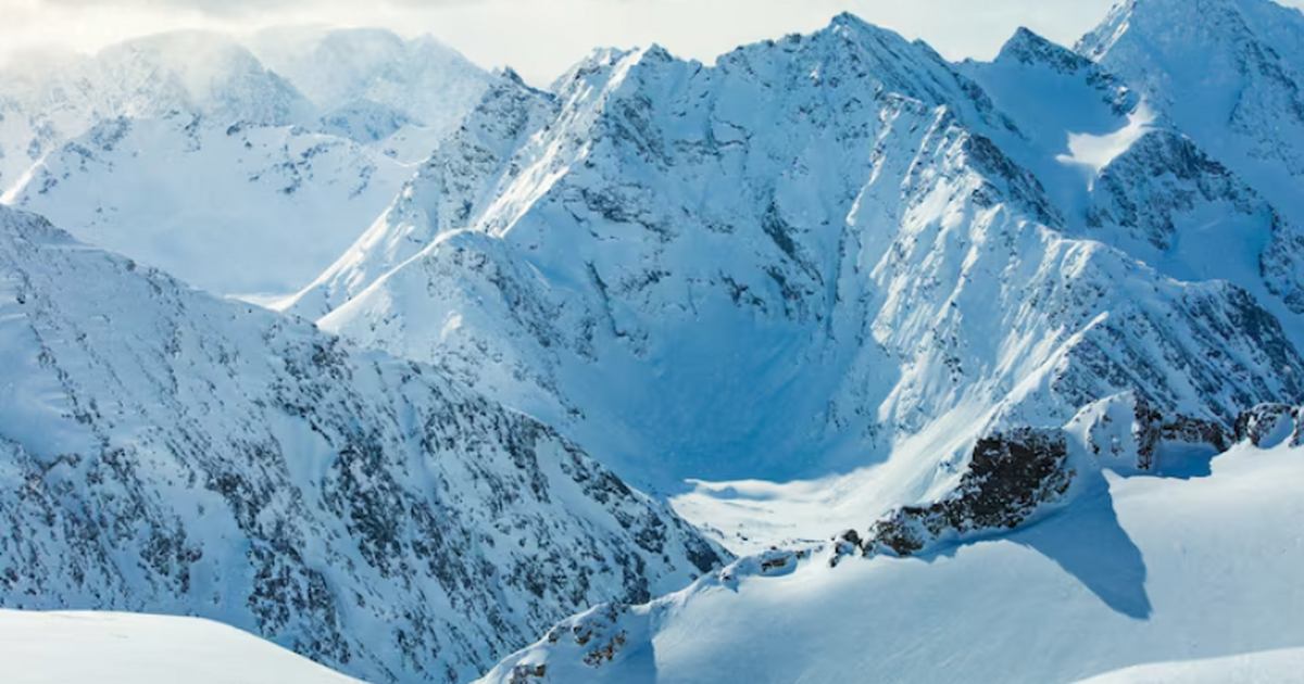 Пограничный китайский город Суйфэньхэ стремител...